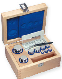 Kern 304-041-610 E1 Set of Weights 1g - 200g Polished Stainless Steel in Wooden Box with DKD Calibration Certificate, Dust-brush, tweezers and gloves