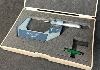 Mitutoyo Digital Micrometer IP65, Inch/Metric 50-75mm/2-3", with output Item number: Ratchet Stop 293-523-30