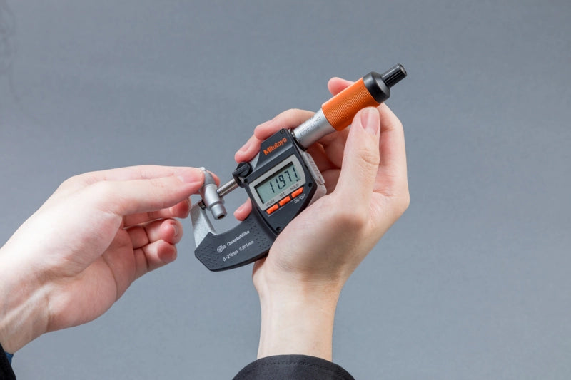 MITUTOYO 293-140-40 Digital Micrometer QuantuMike IP65 0-25mm Resolution .001mm