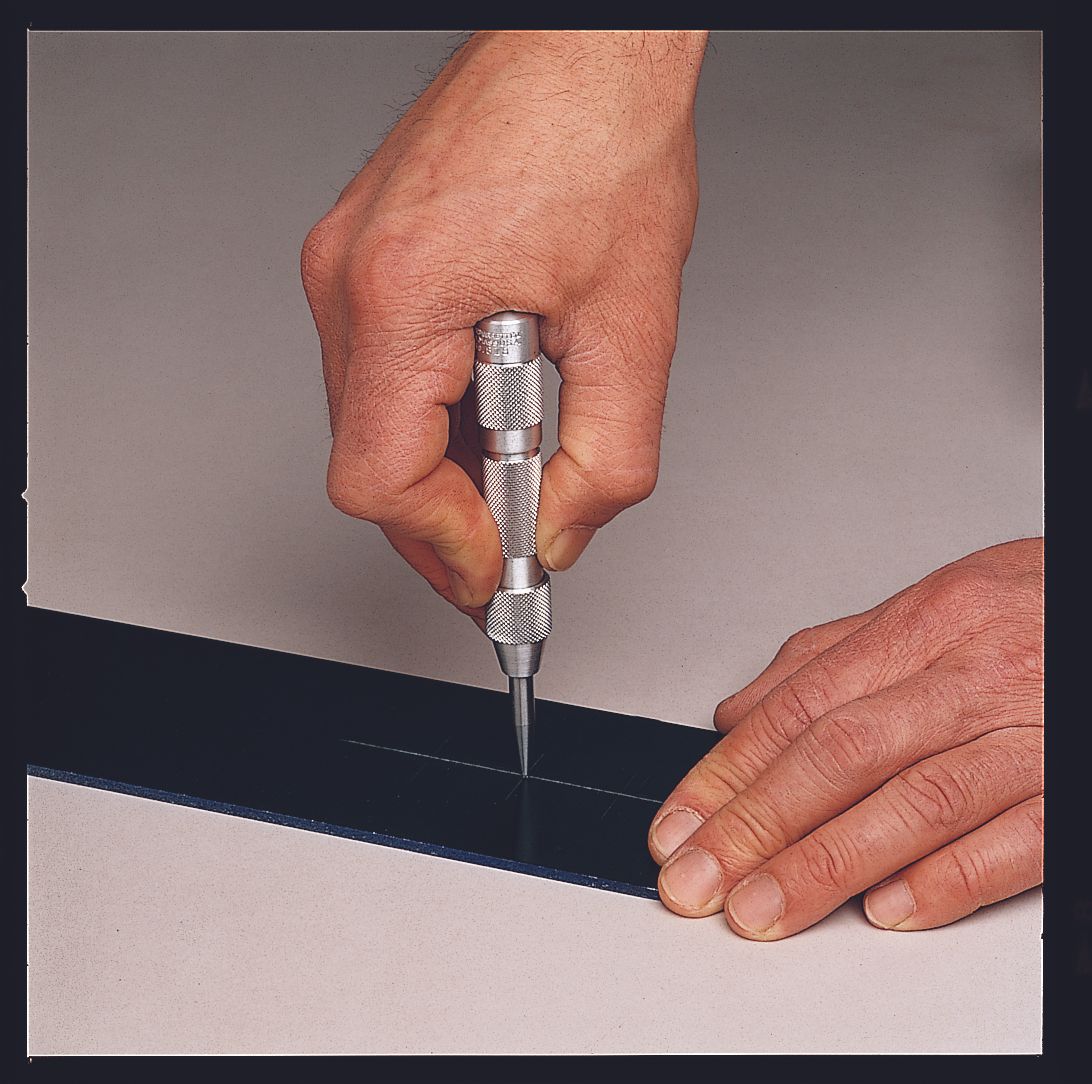 Starrett 818 Automatic Center Punch Length (in):5" Length (mm):125mm Punch Diameter (in):5/8" Punch Diameter (mm):16mm Material:Aluminum