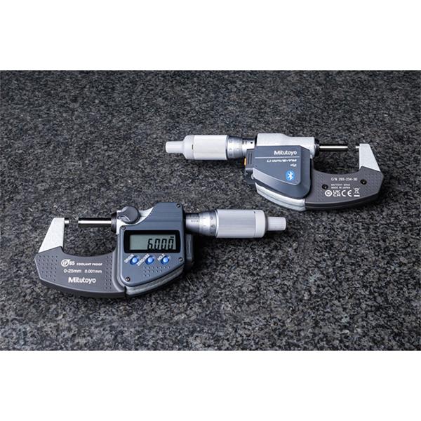 Mitutoyo 293-234-30-BT Wireless Set inc. 264-626 & 02AZF310, Digimatic Digital Micrometer, Range 0-25mm, Resolution 0.001mm, IP65, with SPC Data Output