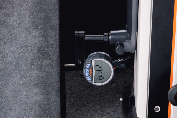 Mitutoyo (0.01mm/0.001mm) Flat Back Digital Indicator ID-CX 0-12.7mm (0-0.5″) 543-701B