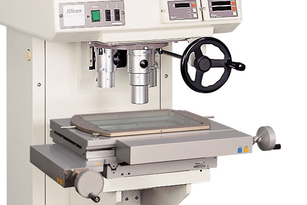 Nikon V-20B Optical Projector, 500mm Screen, 150 x 100mm stage and 10X lens