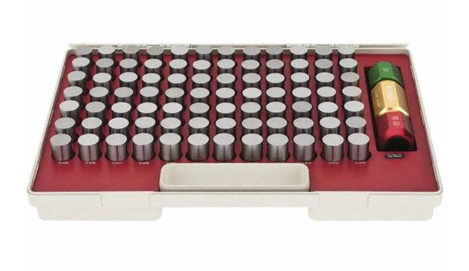 MHC Pin Sets Class ZZ Pin Sets M6-Plus Range : .883-.916" Class : ZZ Tolerance : -.0002" Number of pins : 84 With Handle 616-8261