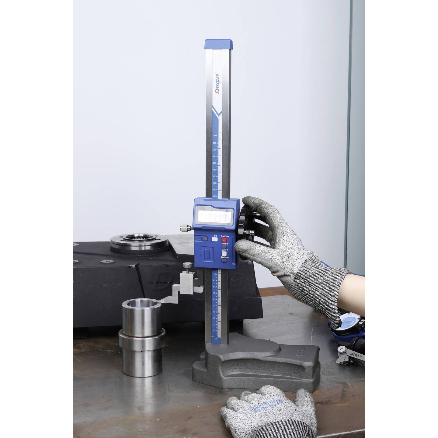 Dasqua 3530-00010 Digital height gauge Reading: 0.01 mm/.0005" 600mm /24"