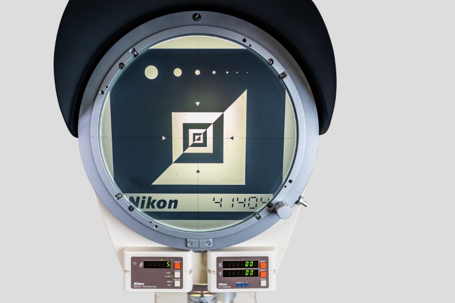 Nikon V-12BDC Optical Projector, 300mm Screen, 150 x 100mm stage and 10X lens